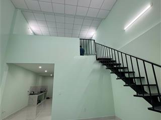 Nhà nguyên căn mới xây sạch đẹp, nội thất loại khá tốt