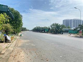 Một khoảng xanh giữa lòng thành phố lô đất 1.698m² mặt tiền trường lưu