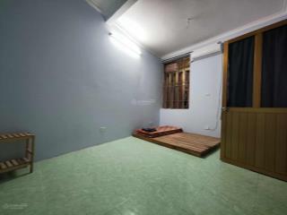 Cho thuê riêng phố đội cấn, ba đình, 38m2, 3 tầng, 3 ngủ, ở luôn, 9 triệu