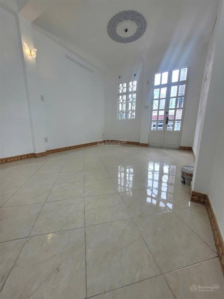 Bán nhà gần chợ cây quéo p.5 phú nhuận cách 1 căn ra mặt tiền, 110m2 dtsd, 4pn chủ gấp trong tuần