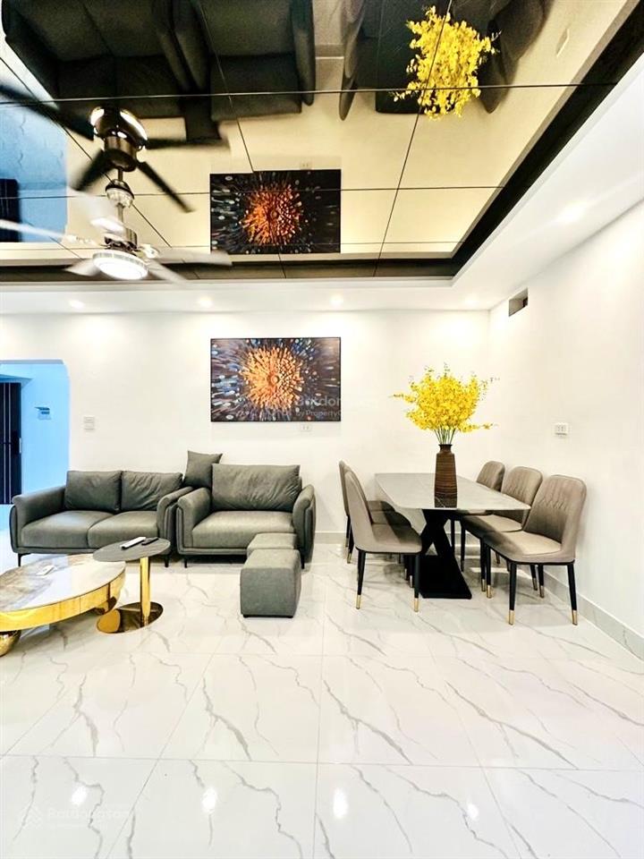 Căn hộ sát mặt phố giải phóng đẹp như chung cư cao cấp 100m 4tỷ65