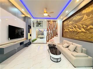 Hẻm xe tải nơ trang long, p.13  dt lớn 81m2  4.5x18  4 tầng, thiết kế lệch tầng  chỉ 9.15 tỷ tl