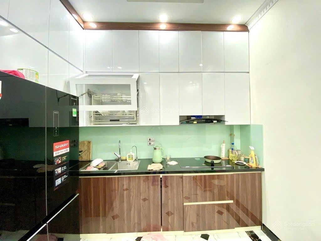 Bán nhà ngõ 814 đường láng, nhà siêu đẹp, nội thất xịn sò, 40m2, nhỉnh 10 t.ỷ