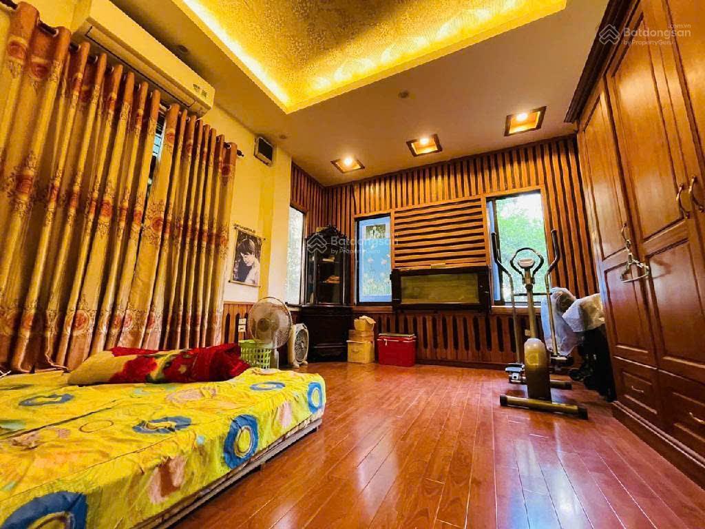 Bán nhà ngõ 1194 đường láng, nhà phân lô cực thoáng, ô tô đỗ gần cửa, diện tích 40m2, giá 10 tỷ