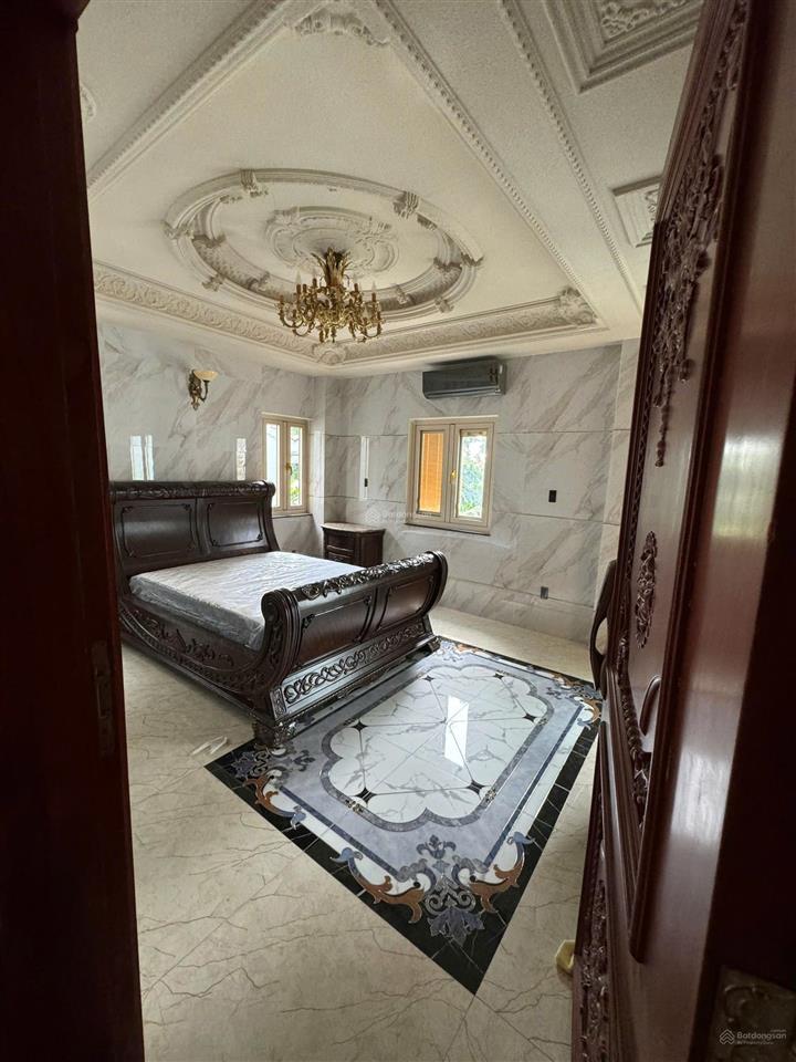 Bán biệt thự cổ điển, khu tên lửa, bình tân, 200m2, 6 tầng.