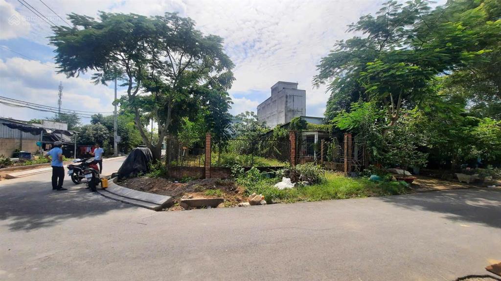 Bán đất góc ngã 4, gần chợ tam thôn hiệp, cần giờ, 300m2