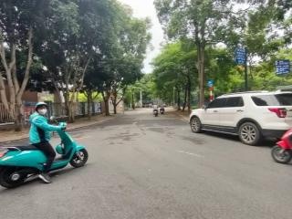 Chuyển nhượng tòa nhà 7 tầng  lô góc đường chu huy mân  nguyễn văn linh, long biên, hà nội