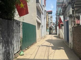 Căn duy nhất trong tầm giá  ngõ chính phố bát khối, long biên  nhà 5 tầng thang máyô tô vào nhà.