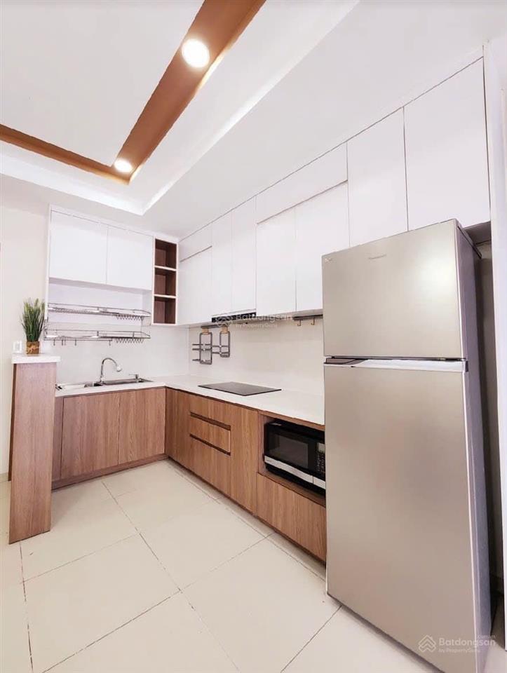 Bán căn hộ cc screc quận 3, 2 phòng ngủ, dt 81m2, giá 6 tỷ 8 view đông nam nắng nhẹ, mát quanh năm