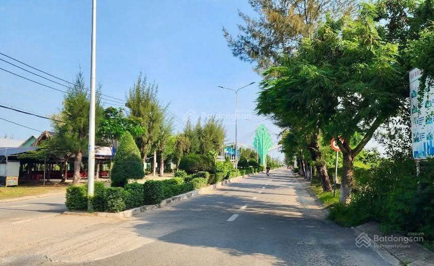 Chủ kẹt tiền cần bán lô đất vàng trục vào cổng vinhomes  đối diện metro. giá rẻ để đầu tư