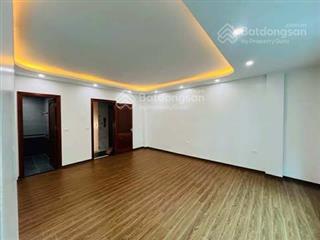 Lô góc phố đội nhân  tt quận ba đình  7 tầng thang máy  ô tô đỗ cửa