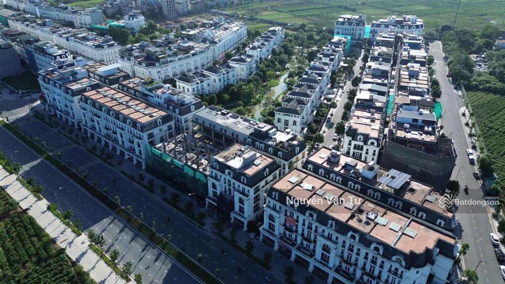 Nhỉnh 9 tỷ! bán gấp đất 2 mặt thoáng ôtô chạy vòng quanh ngay ngã tư vạn phúc hàng xóm louis city