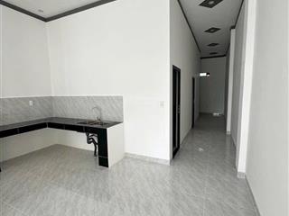 Nhà cấp 4 xây hiện đại xã hưng thịnh,mặt nhựa lớn giáp quốc lộ 1a 300m,đối diện cty
