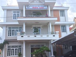 Bán ks 2 mặt tiền đường ql1a, 33 phòng khép kín. đối diện resort 5 sao biển lăng cô