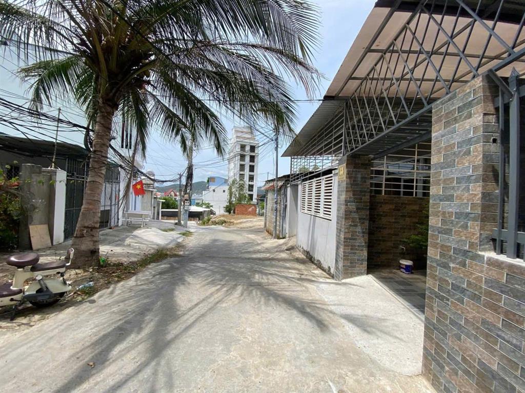 Bán nhà gần biển dt 110m2  2pn  đường 8m  nguyễn chích  vĩnh hoà  nha trang  chỉ 3tỷ8