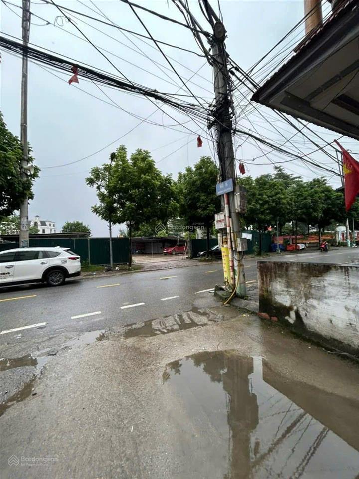 Còn lại căn cuối cùng ô tô đỗ cửa chạy thông trong tầm giá 7 đồng