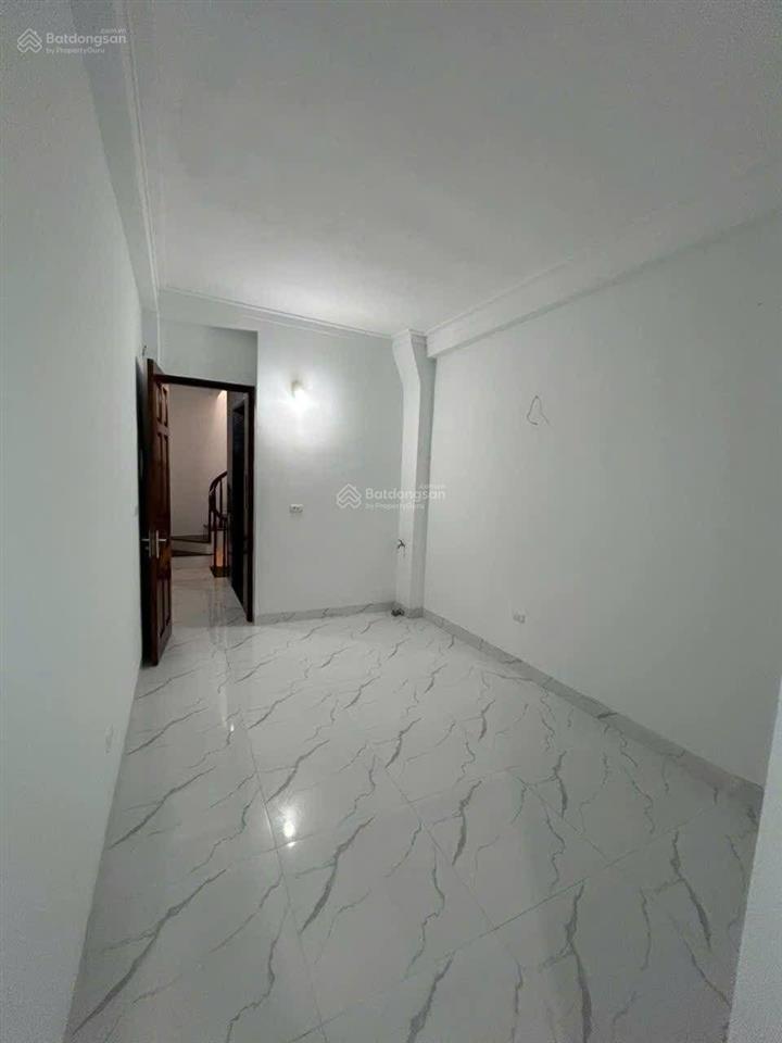 Còn lại căn cuối cùng ô tô đỗ cửa chạy thông trong tầm giá 7 đồng