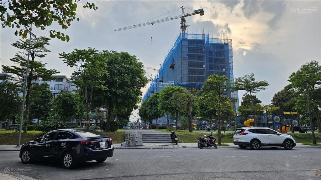 Tôi cần bán căn góc 96m2(3pn + 2vs),bc đông nam,tầng trung, full nội thất. giá 8.0x tỷ