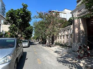 Chính chủ bán nhà mt số 2 lê ngô cát, quận 3. dt 10x32m. giá 147 tỷ tl