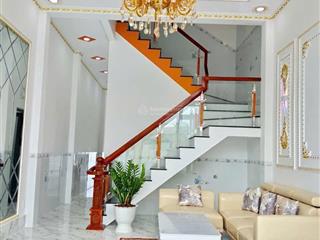Nhà phố long hậu giá 2 tỷ mặt tiền đường xe hơi, gần nhà bè ở ngay, tặng full nội thất