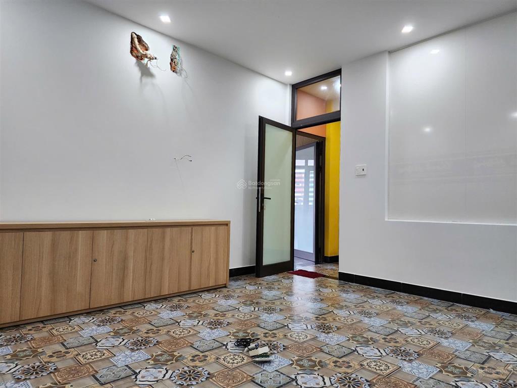 Bán nhà 3 tầng mặt tiền đường tôn đức thắng, diện tích 300m2, hướng nam