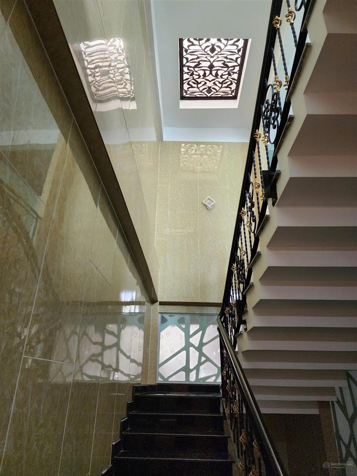 Bán nhà 3 tầng mặt tiền đường tôn đức thắng, diện tích 300m2, hướng nam