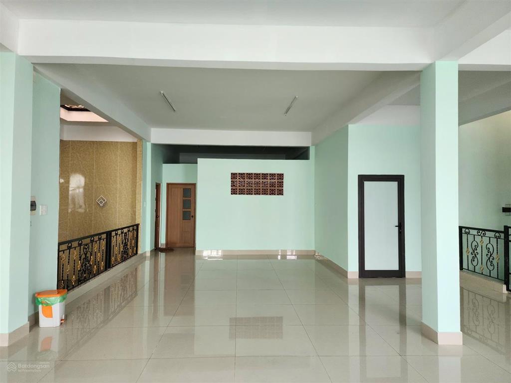 Bán nhà 3 tầng mặt tiền đường tôn đức thắng, diện tích 300m2, hướng nam