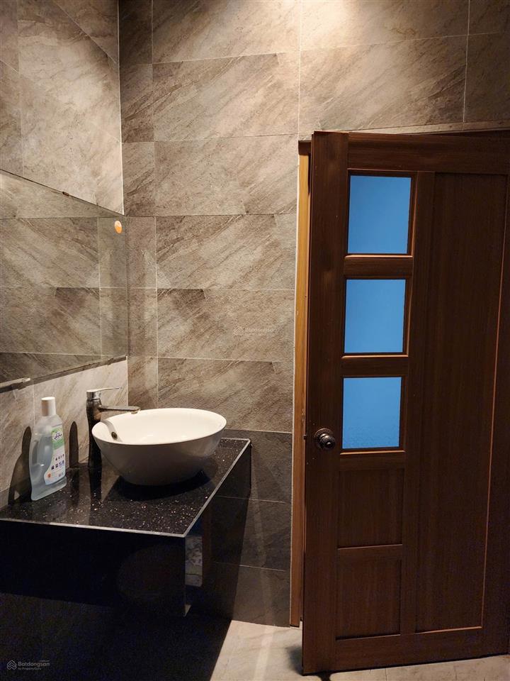 Bán nhà 3 tầng mặt tiền đường tôn đức thắng, diện tích 300m2, hướng nam