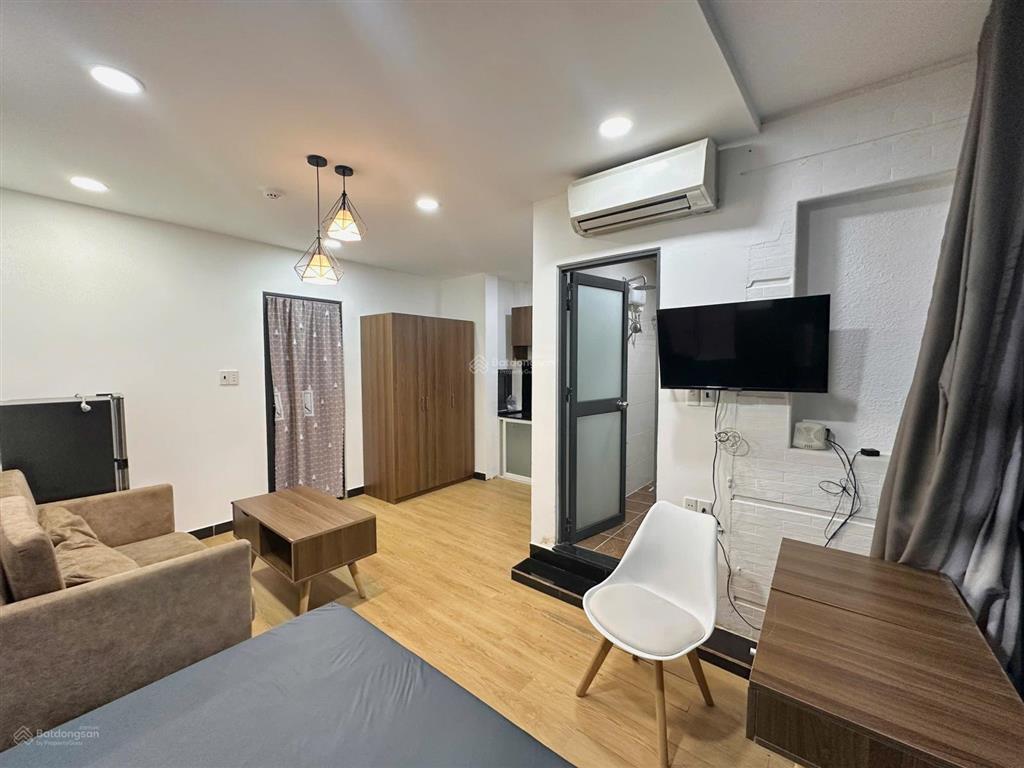 Cho thuê căn hộ 35m2 cửa sổ lớn full nội thất, thang máy phan xích long gần q1, q3, bờ kè trường sa