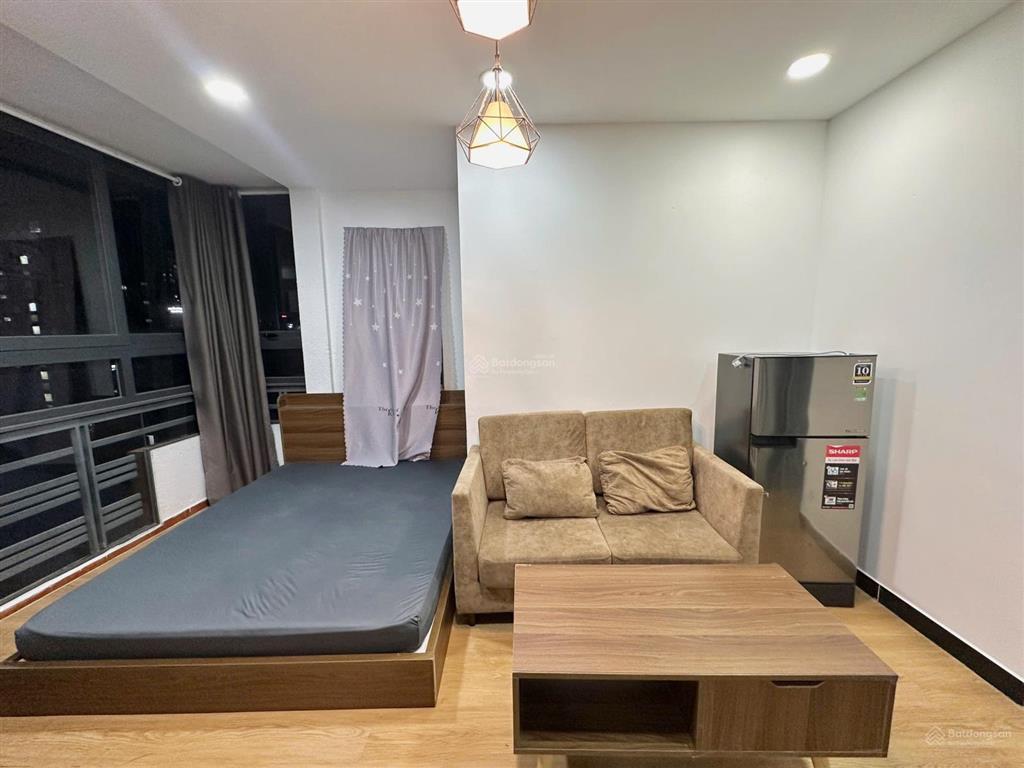 Cho thuê căn hộ 35m2 cửa sổ lớn full nội thất, thang máy phan xích long gần q1, q3, bờ kè trường sa