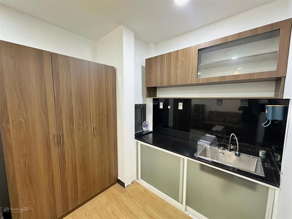 Cho thuê căn hộ 35m2 cửa sổ lớn full nội thất, thang máy phan xích long gần q1, q3, bờ kè trường sa
