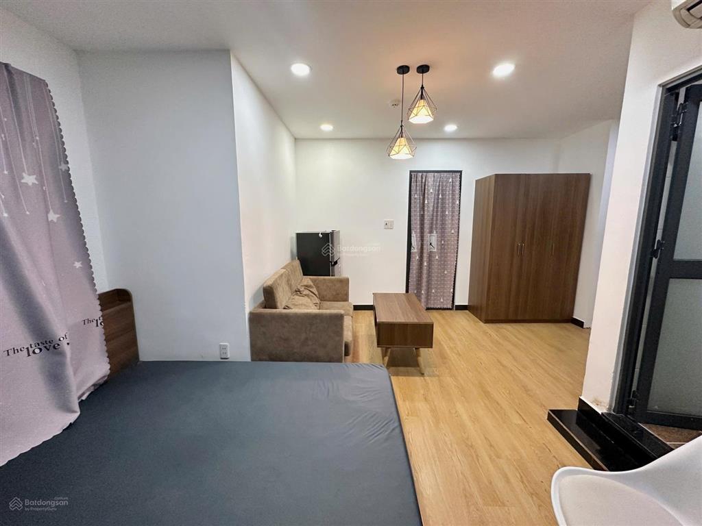 Cho thuê căn hộ 35m2 cửa sổ lớn full nội thất, thang máy phan xích long gần q1, q3, bờ kè trường sa