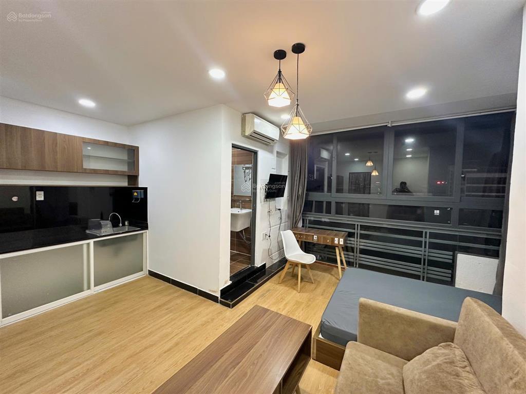 Cho thuê căn hộ 35m2 cửa sổ lớn full nội thất, thang máy phan xích long gần q1, q3, bờ kè trường sa