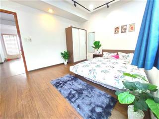 Cho thuê căn hộ tách bếp ban công lớn nguyên tầng cửa sổ thoáng rộng 90m2 ở bùi đình tuý