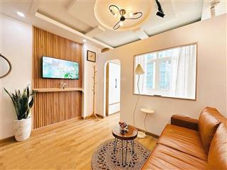 Cho thuê căn hộ tách bếp dạng 1 phòng ngủ tone gỗ full nội thất phòng khách lớn phan đăng lưu