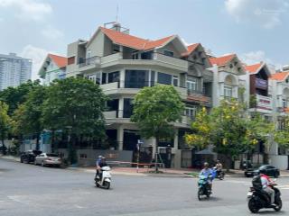 Cho thuê văn phòng tại him lam kênh tẻ, 135 triệu, 200m2