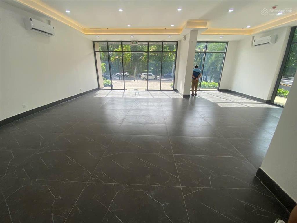 Bán gấp shop house 97,6m2, mặt tiền bến bình đông, quận 8, hơn 8 tỷ.