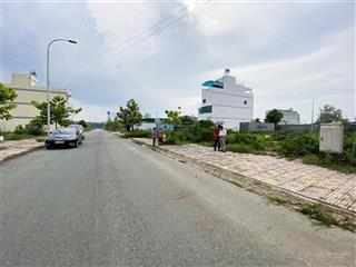 Hàng ngộp chính chủ, đất 100m2 ngay đ.giồng ao, cần giờ, dân cư đông, 3tỷ650 sang tên