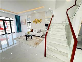 Cần bán gấp căn nhà phố vị trí vàng mặt tiền đại lộ hùng vương, giá chỉ 799triệu. nh hỗ trợ vay 60%