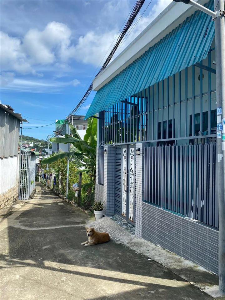 Không có lô thứ 2! đất có sổ  giá bằng đất giấy tay! hcc/ bán đất 2 mặt tiền hẻm vũ ngọc nhạ