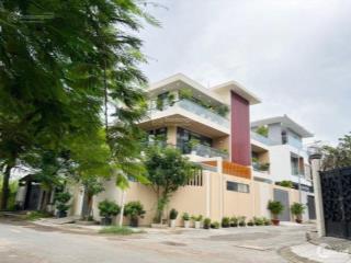 Cho thuê biệt thự lô góc 2 mặt tiền đối diện công viên lớn kdc t30 bình chánh