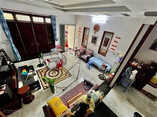 Nhà 3 tầng vĩnh hoà  121m2 ngang 6.2m  giá tốt chỉ 5.5 tỷ ( 45tr/m²)  cách biển 200m