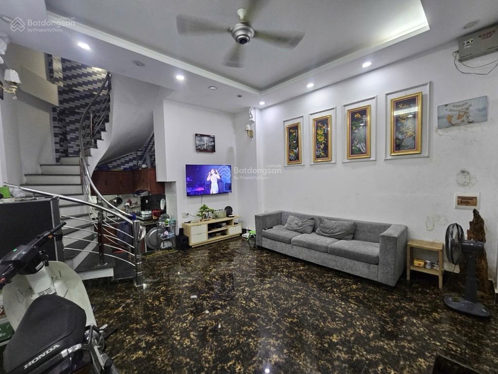 Bán nhà giải phóng, 40m2 x 5t, lô góc, nội thất xịn, ngõ thông, gần phố
