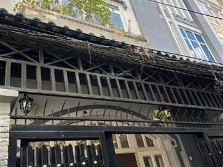 Nhà đẹp 3 tầng lung linh trung tâm quận 4