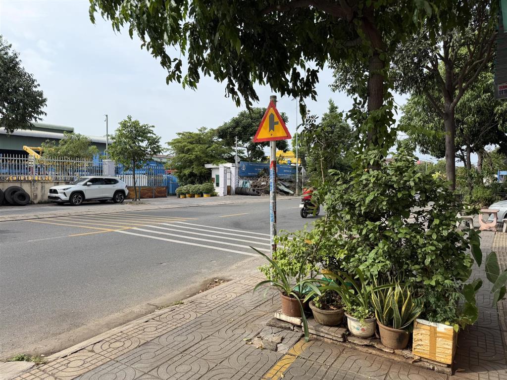 Chính chủ bán nhà mặt tiền 35  37 đường lê quang định, giá 12 tỷ/ căn/ 2 căn liền kề đẹp