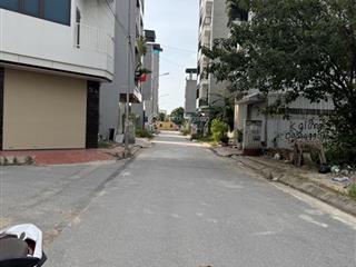 Bán đất dịch vụ lai xá  phân lô ô tô tránh vỉa hè  gần trường dh thành đô  kdt hinode