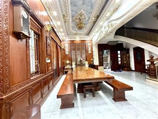 Biệt thự vườn đẳng cấp giữa lòng sài gòn  tặng full nội thất gổ xịn  1 hầm 3 tầng, ( 01 )