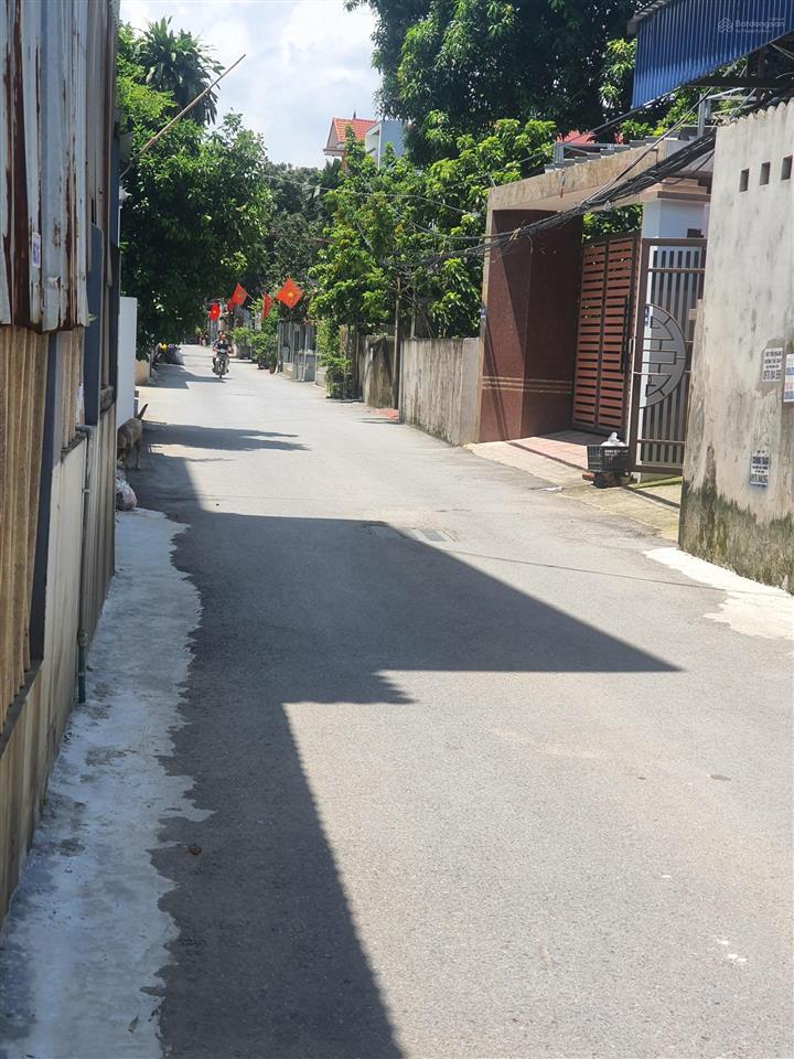 100m2 phun đất ở mặt tiền bằng hậu 5m đường thông rộng. gần trường mầm non cấp 1 cấp 2. dân trí cao