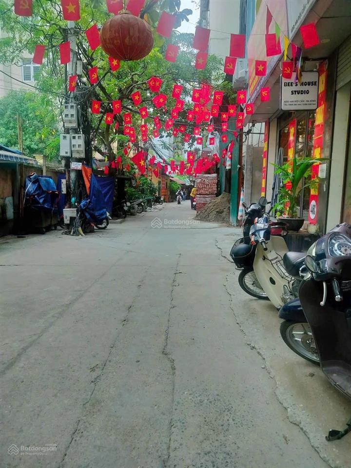 Ngon bổ rẻ.
bán đất tặng nhà ngõ  phố đội cấn  ô tô đỗ cổng.
dt 150m2
mt 7m2 sổ vuông nở hậu