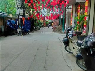 Ngon bổ rẻ.
bán đất tặng nhà ngõ  phố đội cấn  ô tô đỗ cổng.
dt 150m2
mt 7m2 sổ vuông nở hậu